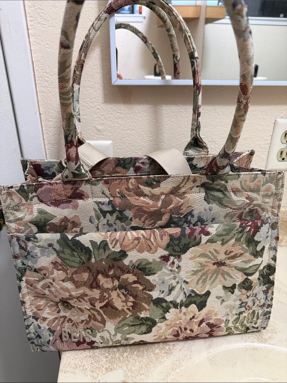 Beis floral tote - Picture 9 of 10